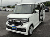 ★両側パワースライドドア★狭い駐車場や壁際などでの乗降りに便利です!操作はワイヤレスリモコン、室内のコントロールスイッチ、ドアハンドルで行えます!挟み込み防止機能付で安心!