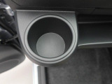 【カップホルダー】エアコン吹き出し口下部に設置されていますので使いやすさバッチリ!運転席から手の届くちょうどの位置です!