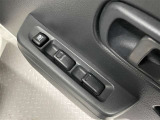 電動パワーウインドウを装備。