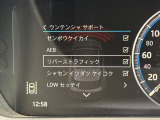 こちらの車輛は【衝突軽減・緊急ブレーキ】を備えており、セーフティドライブをサポート。衝突の危険を感知しドライバーへ警告をおこない、応じられない場合には自動的に緊急ブレーキが作動します。