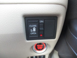 左側電動スライドドアが装備されています。狭い駐車場でも乗り降りがスムーズに行えます