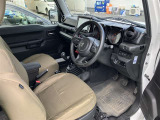 高いホールド性で運転姿勢が安定します。長距離ドライブでも疲れにくいのが魅力です。快適なドライビングライフをお送りください♪
