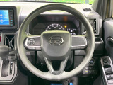 インテリアに合わせたデザインのステアリングは、運転される方のことも考え、運転しやすい形状、大きさです。是非一度、実際に触ってお確かめください。