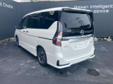 紫外線をカットし車内のプライバシーも守ってくれるプライバシーガラスも装備