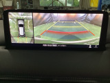 360&deg;ビュー装備です。狭い場所での車庫入れや切り替えしの時など目で見て確認できるので便利ですね。