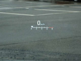 カラーヘッドアップディスプレイ付き。少ない視線移動で情報を確認できるので、運転の疲労軽減に繋がりますよ♪