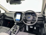 運転席まわりです。 各操作スイッチは使いやすい位置に配置されてます。