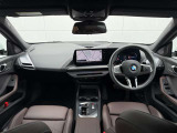 BMW Premium Selection 江戸川は、約20台の展示スペースがあり、常時新車拠店より厳選された認定中古車が続々と入庫しております。