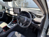 見通しのよいすっきりとした視界で、誰でも運転しやすいです。運転のしやすさは疲れにくさにも繋がりますよ♪