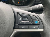 ステアリングのプロパイロットボタンで高速道路で運転のアシストをしてくれます。