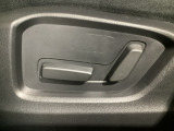 こちらのグレードは助手席にもパワーシートを装備しております!運転席同様お好みで調整が可能です!