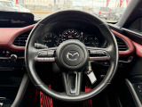 【純正革巻きステアリング】上質な革を使用することで、手にしっかり馴染みとても運転しやすいハンドルです♪