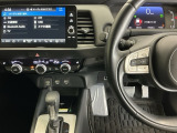 ホンダ純正メモリーナビ搭載なので、遠方へのドライブもお任せ下さい!ステアリング左手側にオーディオ関連のコントロールスイッチを配置しています。操作時は視線を逸らすことなく運転に集中できます