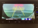 バックでの車庫入れも安心です! リアカメラが付いているバックモニター付のナビを装備しております。操作線もついており距離感も画面から確認できます。