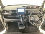 【前方視界】開放的な前方視界!運転がしやすく疲れにくいです♪窓が大きく、見通しがとっても良いおクルマですよ♪