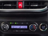車内を快適に、オートエアコンを装備しています。