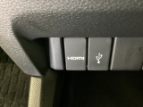 アクセサリーソケットの横にはナビゲーション用の外部入力可能なUSB端子とHDMI端子がついています。