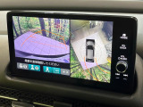 【マルチビューカメラシステム】専用のカメラにより、上から見下ろしたような視点で360度クルマの周囲を確認することができます☆死角部分も確認しやすく、狭い場所での切り返しや駐車もスムーズに行えます。