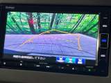 【バックカメラ】駐車時に後方がリアルタイム映像で確認できます。大型商業施設や立体駐車場での駐車時や、夜間のバック時に大活躍!運転スキルに関わらず、今や必須となった装備のひとつです!