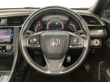 ハンドルにHondaセンシング系のクルーズコントロールやレーンキープアシストなどのスイッチと、オーディオの操作スイッチが装備されています。ハンドルから手を離さず安全に操作できます。