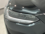 LEDヘッドライトは、点灯の瞬間から最大光量を発揮し、突然暗くなるトンネルなどでの安定感を高めます。