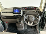 【前方視界】開放的な前方視界!運転がしやすく疲れにくいです♪窓が大きく、見通しがとっても良いおクルマですよ♪