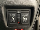 リアドアは乗り降りに便利な両側電動スライドドアです。また運転席に座っていながらスイッチ操作で自在にスライドドアを開け閉めできます。