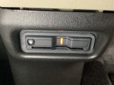 ETCがついています。高速道路の料金所の通過も楽々です。 カードの取り出しもしやすい場所についています。