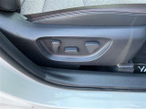 パワーシート搭載。微妙な調整が手軽にでき、最適なポジションで運転することが可能です。