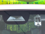 【ホンダセンシング】走行中に前方の車両等を認識し、衝突しそうな時は警報とブレーキで衝突回避と被害軽減をアシスト。より安全にドライブをお楽しみいただけます。