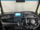 【前方視界】開放的な前方視界!運転がしやすく疲れにくいです♪窓が大きく、見通しがとっても良いおクルマですよ♪