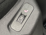 ●フロントシートヒーティング:運転席・助手席共に三段階で調節が可能なシートヒーターを装備しております。季節を問わず快適にご使用いただけます。