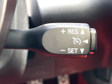 【クルーズコントロール】高速道路もラクラク走行。アクセルを離しても一定速度で走行ができ、長距離運転時の負担を軽減!加速・減速も簡単なスイッチ操作で調整できます。