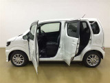 開口部が広く、乗り降りのしやすいお車です