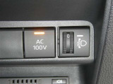 【電源コンセント】非常時やキャンプなどに役立つAC100V/100Wコンセント付きです。