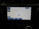 純正SDメモリーナビを装備しています。簡単な操作で行き先を入力することができ、音声で目的地まで案内してくれます。初めて訪れる場所も安心です。快適なドライブを楽しんでみてはいかがでしょうか。