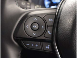 ステアリングスイッチではオーディオ操作が可能です。運転中のご利用は十分にご注意ください。