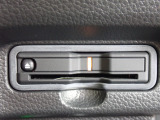■【ETC車載器】が装備されています。セットアップをしてお渡しとなり、ETCカードを差し込むだけで高速道路の利用が可能です。
