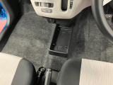 運転席から助手席への移動も簡単です。