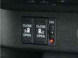 ◆両側電動スライドドア◆狭い駐車場でも乗り降りが楽々♪お子様が隣の車にドアを当ててしまう心配もございません!小さなお子様連れの方もこれで安心。
