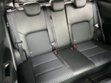 後席もしっかりとスペースを確保しているので、ゆったりとご乗車できます。