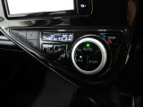 車内の温度管理に便利なオートエアコン☆