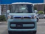 天井も両サイドも真っ直ぐなBOX型のボディだから、頭上も肩まわりも余裕たっぷり。開放感のあるリラックス空間で、運転中の動作もラクラクです。