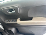 【パワーウインドウ】運転席のスイッチで、各席の窓ガラスの開閉ができます!あると便利ですよね!