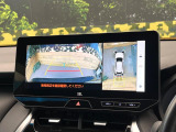 【パノラミックビューモニター】専用のカメラにより、上から見下ろしたような視点で360度クルマの周囲を確認することができます☆死角部分も確認しやすく、狭い場所での切り返しや駐車もスムーズに行えます。