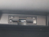 広がる運転支援サービスETC2.0搭載。全国の高速道路に設置されたITSスポットと双方向通信を図り、広域な道路交通情報や安全運転をサポートする情報を得て、音声やナビ画面上にタイムリーにお知らせします。