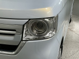 LEDヘッドライトは、点灯の瞬間から最大光量を発揮し、突然暗くなるトンネルなどでの安定感を高めます。