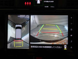 パノラミックビューモニター付きです。車両を上から見たような映像をモニター画面に表示。運転席からの目視では見にくい、車両周辺の状況をリアルタイムでしっかり確認できます。