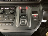 ワンアクションでスムーズな運転を支援する、エレクトリックギアセレクターに、パーキングブレーキは、電子制御パーキングブレーキです。