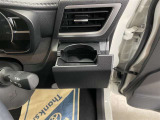 運転席と助手席には、回転式のインパネカップホルダーが装備されています。